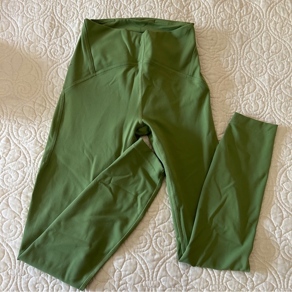 Lululemon InStill High-Rise Tight 25” Green Foliage Size 4 - Picture 10 of 10